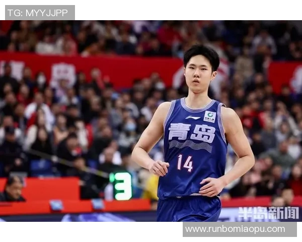 山东男篮与青岛男篮激战正酣谁能在这场对决中笑到最后