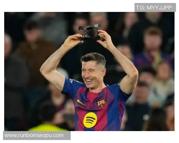 莱万领衔球队冲击冠军之路展现超凡实力与团队默契